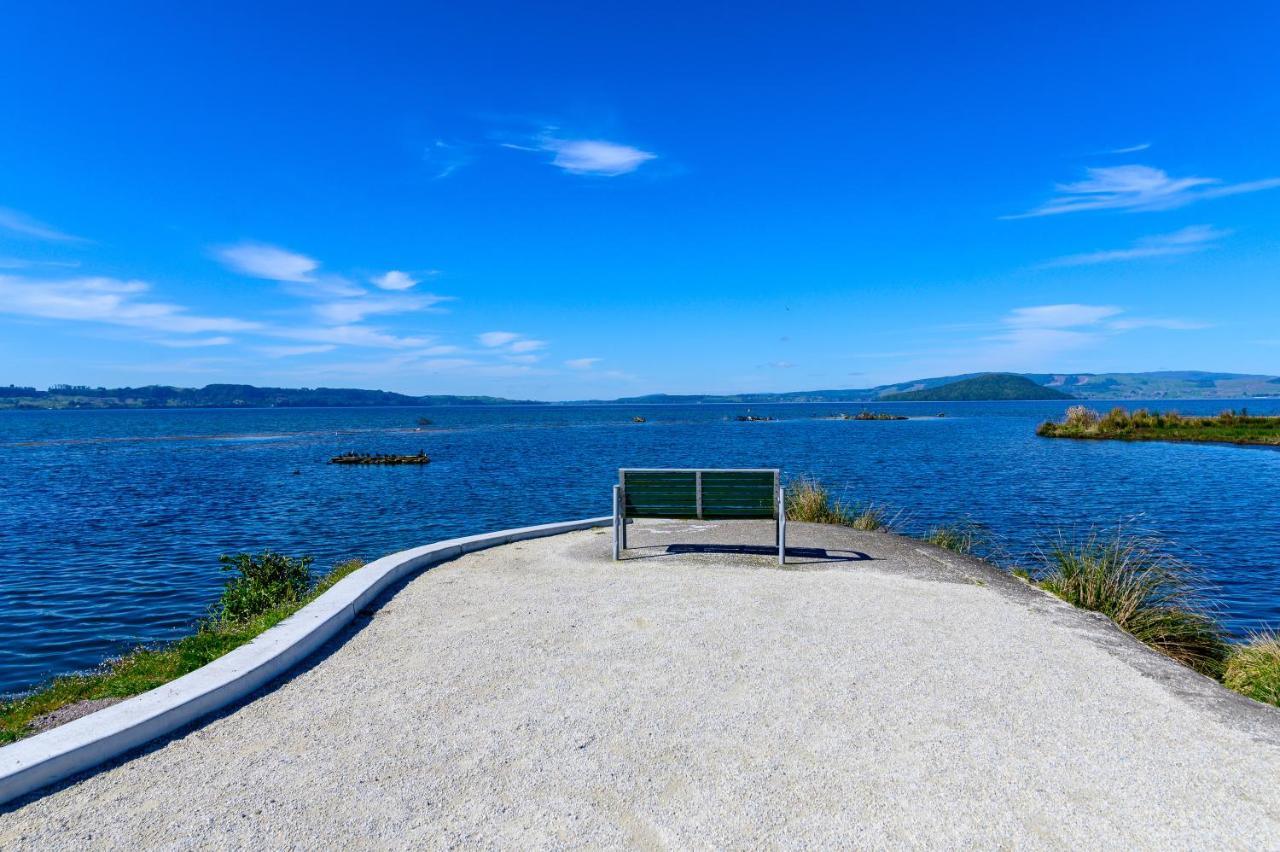 Ngongotaha Lakeside Lodge Bagian luar foto